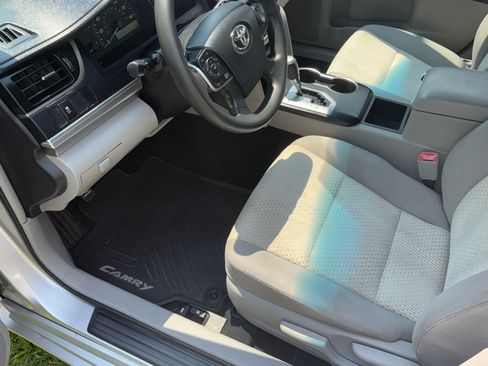 Used 2014 Toyota Camry FWD image 10