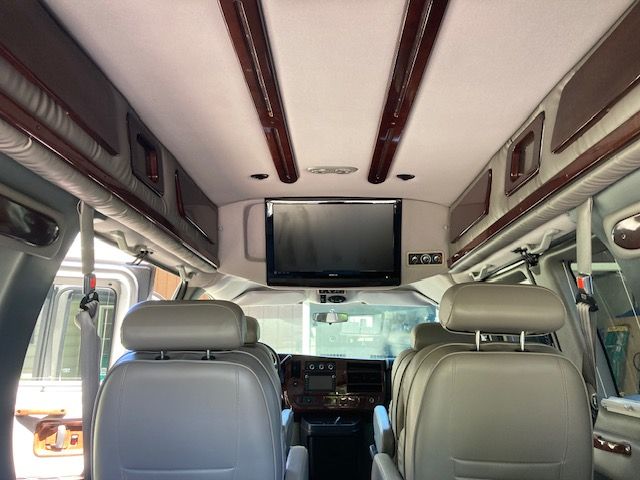 Used 2010 Chevrolet Express 1500 w/ Preferred Equipment Group RWD image 12