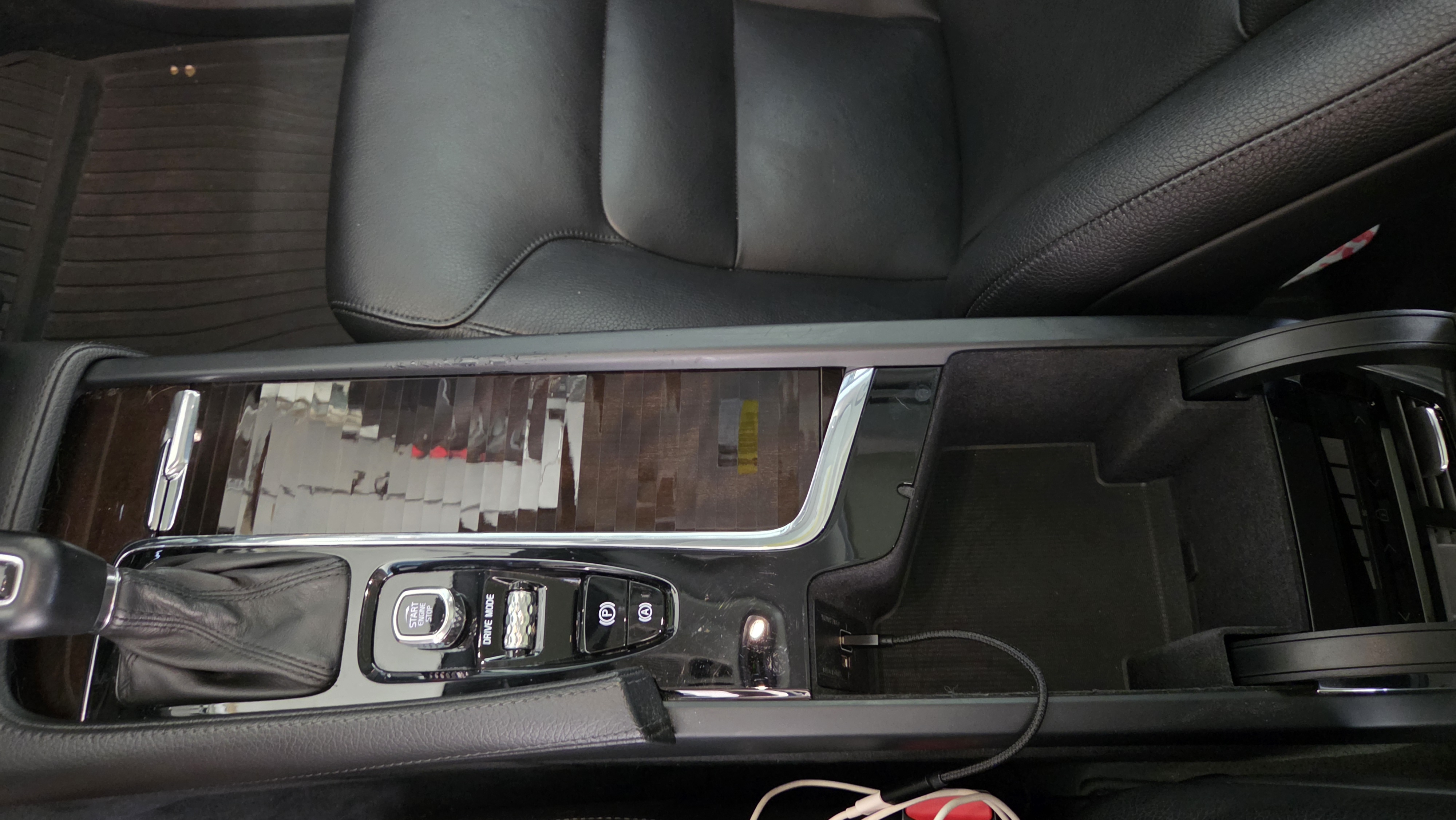 Used 2018 Volvo XC90 T6 Momentum w/ Convenience Package AWD/4WD image 17