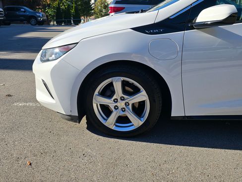 Used 2017 Chevrolet Volt LT image 11