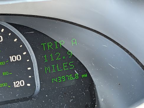 Used 2001 Lincoln Continental image 6