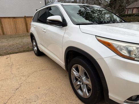 Used 2016 Toyota Highlander Limited image 2