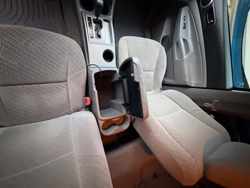 Used 2011 Toyota Tacoma PreRunner image 4