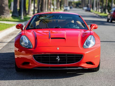 Used 2012 Ferrari California image 13