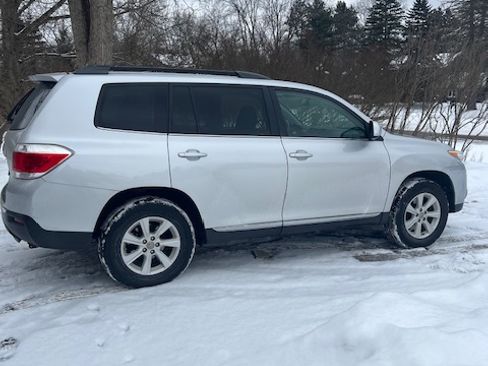 Used 2012 Toyota Highlander SE image 4