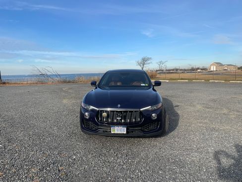 Used 2017 Maserati Levante image 4