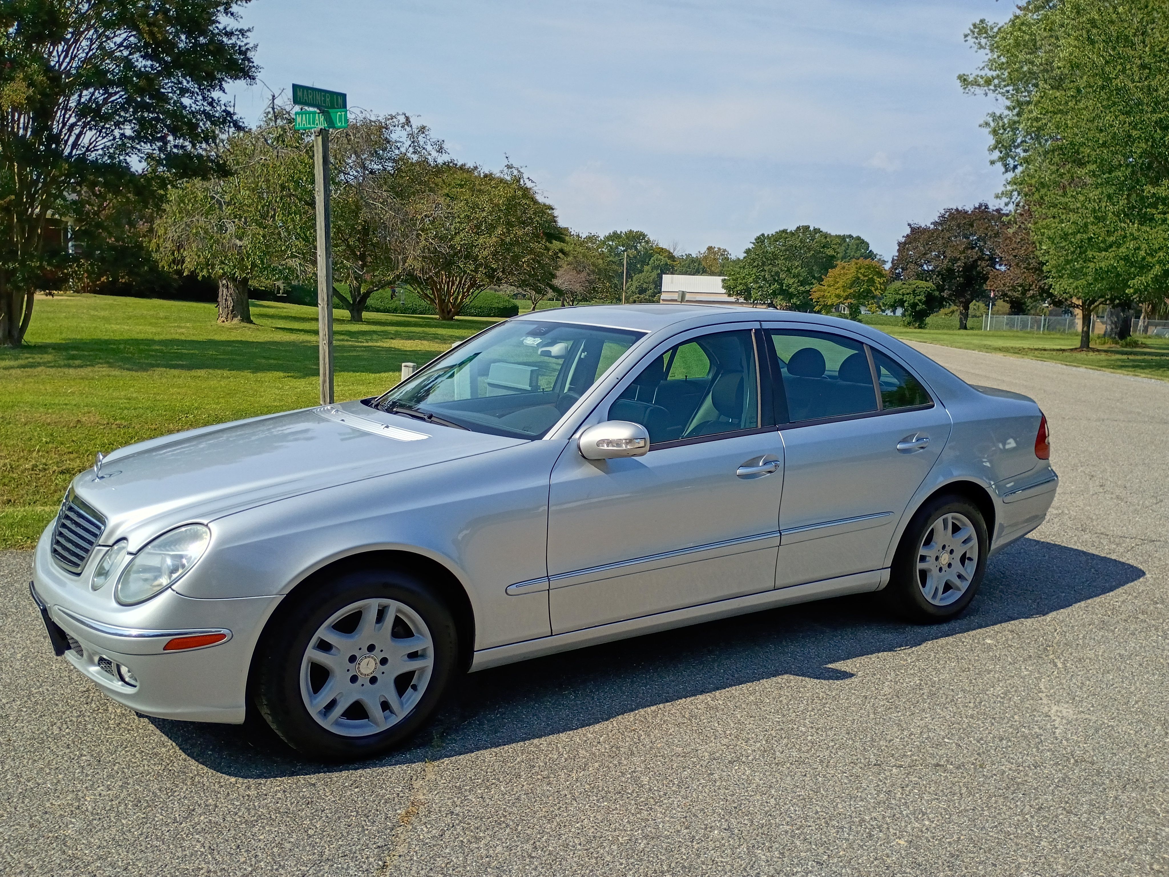Used 2006 Mercedes-Benz E 320 CDI Sedan image 2