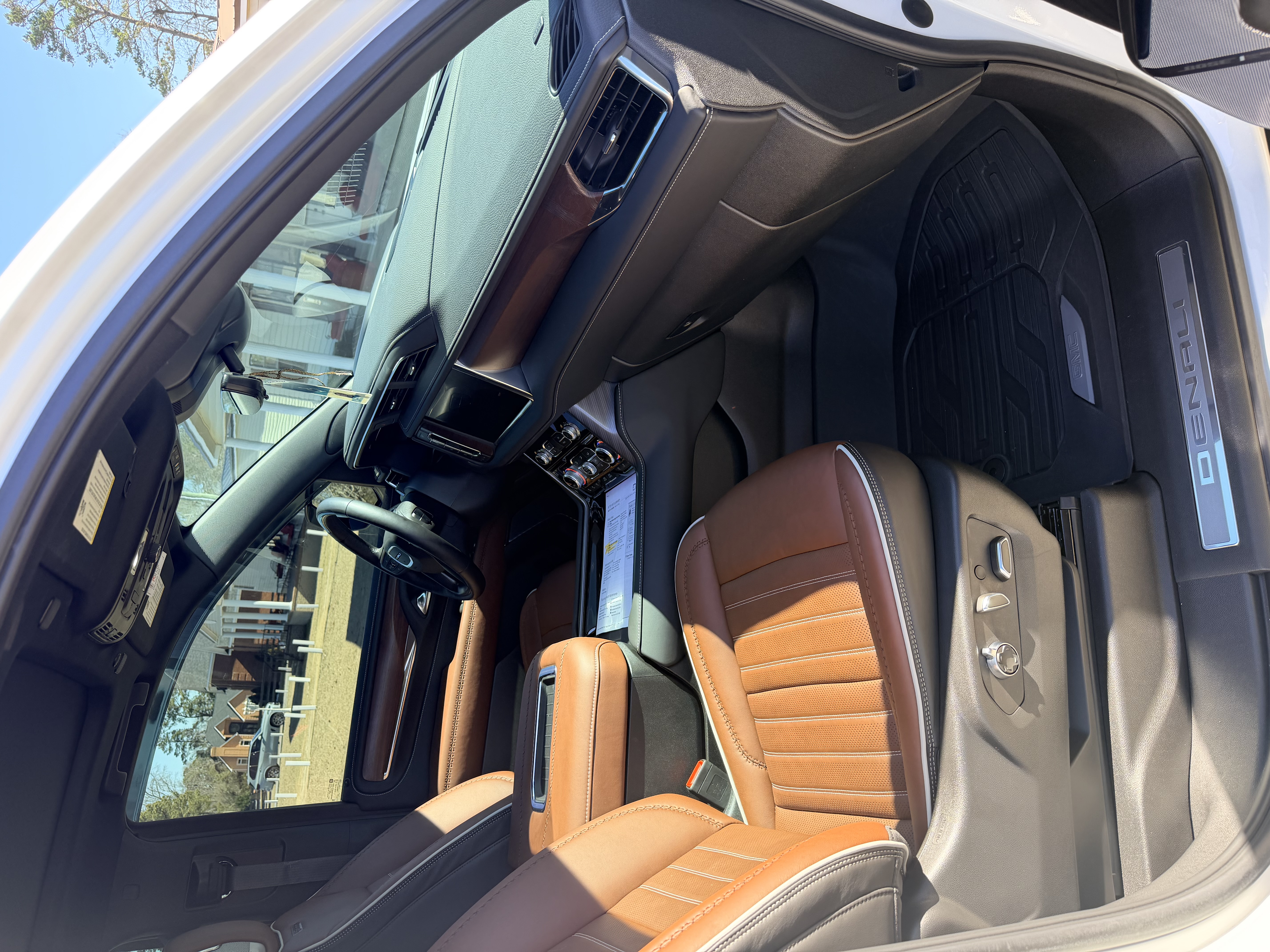 Used 2023 GMC Yukon Denali Ultimate AWD/4WD image 5