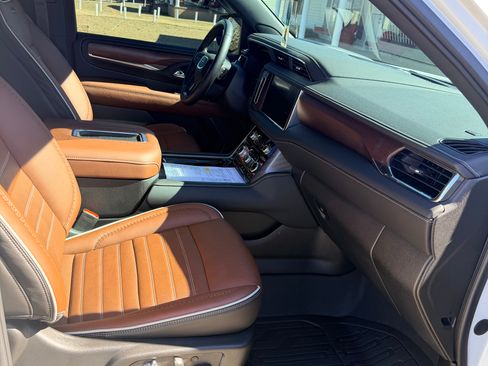 Used 2023 GMC Yukon Denali Ultimate image 5