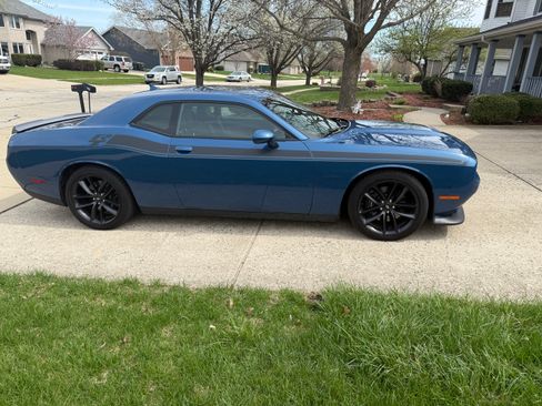 Used 2021 Dodge Challenger R/T w/ Plus Package image 4