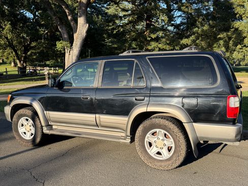 Used 2000 Toyota 4Runner Limited AWD/4WD image 2
