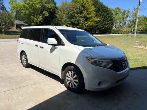 Used 2014 Nissan Quest S image 1
