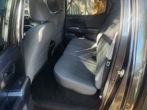 Used 2018 Toyota Tacoma SR5 image 5