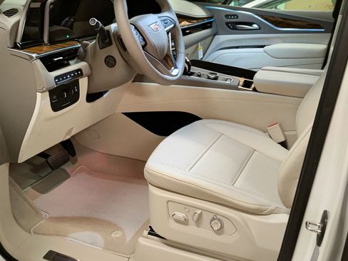 Used 2023 Cadillac Escalade ESV Premium Luxury Platinum image 1