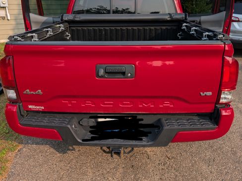 Used 2021 Toyota Tacoma SR AWD/4WD image 29