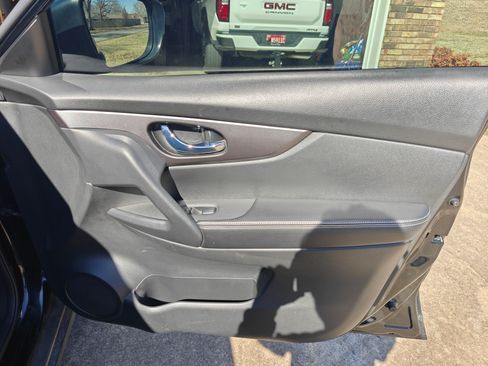 Used 2016 Nissan Rogue S image 15