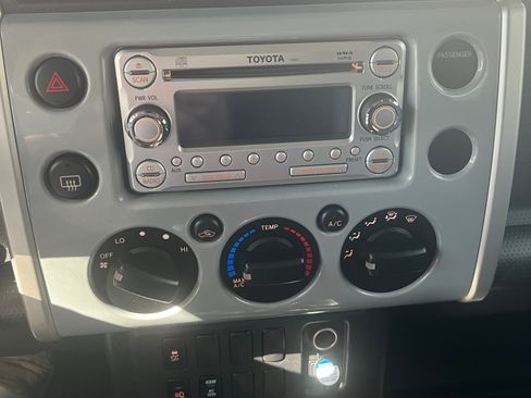 Used 2013 Toyota FJ Cruiser Sport Utility 2D w/ Trail Teams Special Edition image 9