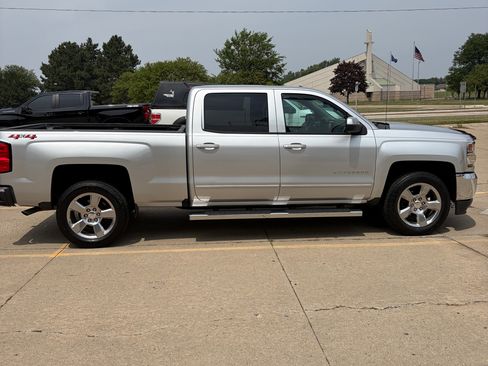 Used 2018 Chevrolet Silverado 1500 LT w/ All Star Edition AWD/4WD image 2