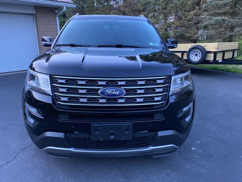 Used 2017 Ford Explorer XLT w/ Equipment Group 202A image 10