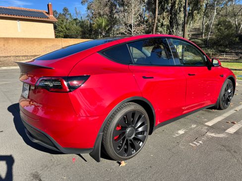 Used 2022 Tesla Model Y Performance image 9