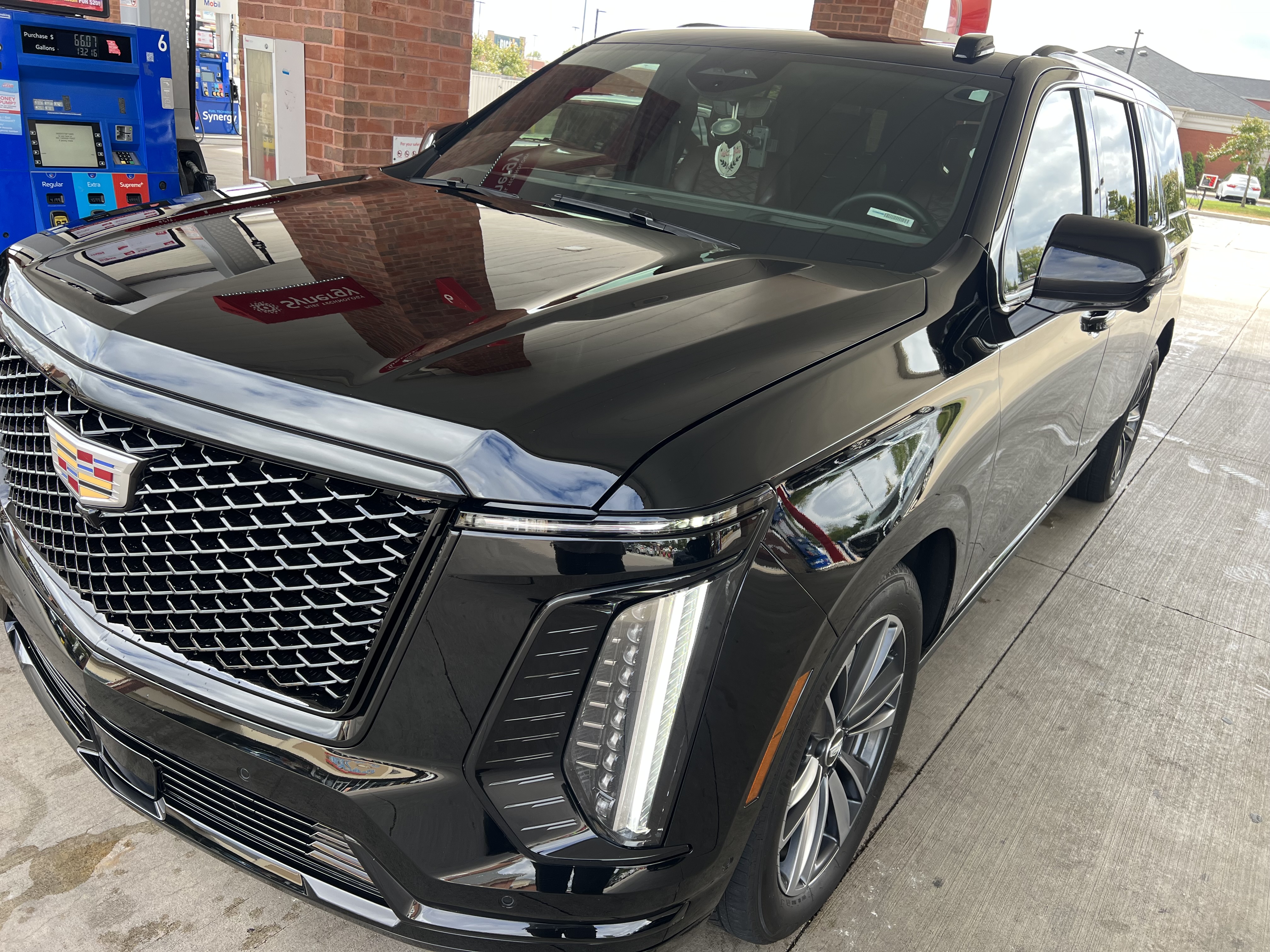 Used 2025 Cadillac Escalade ESV Sport w/ Touring Package AWD/4WD image 2