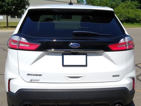 Used 2019 Ford Edge SE image 9