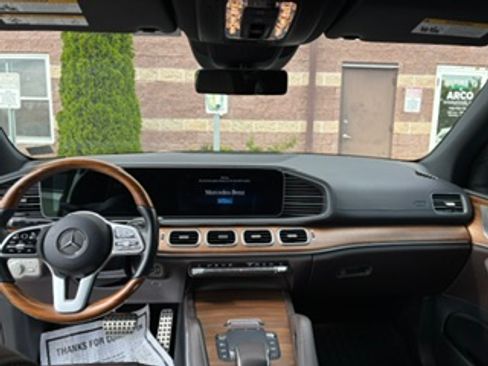 Used 2023 Mercedes-Benz GLS 450 4MATIC image 9