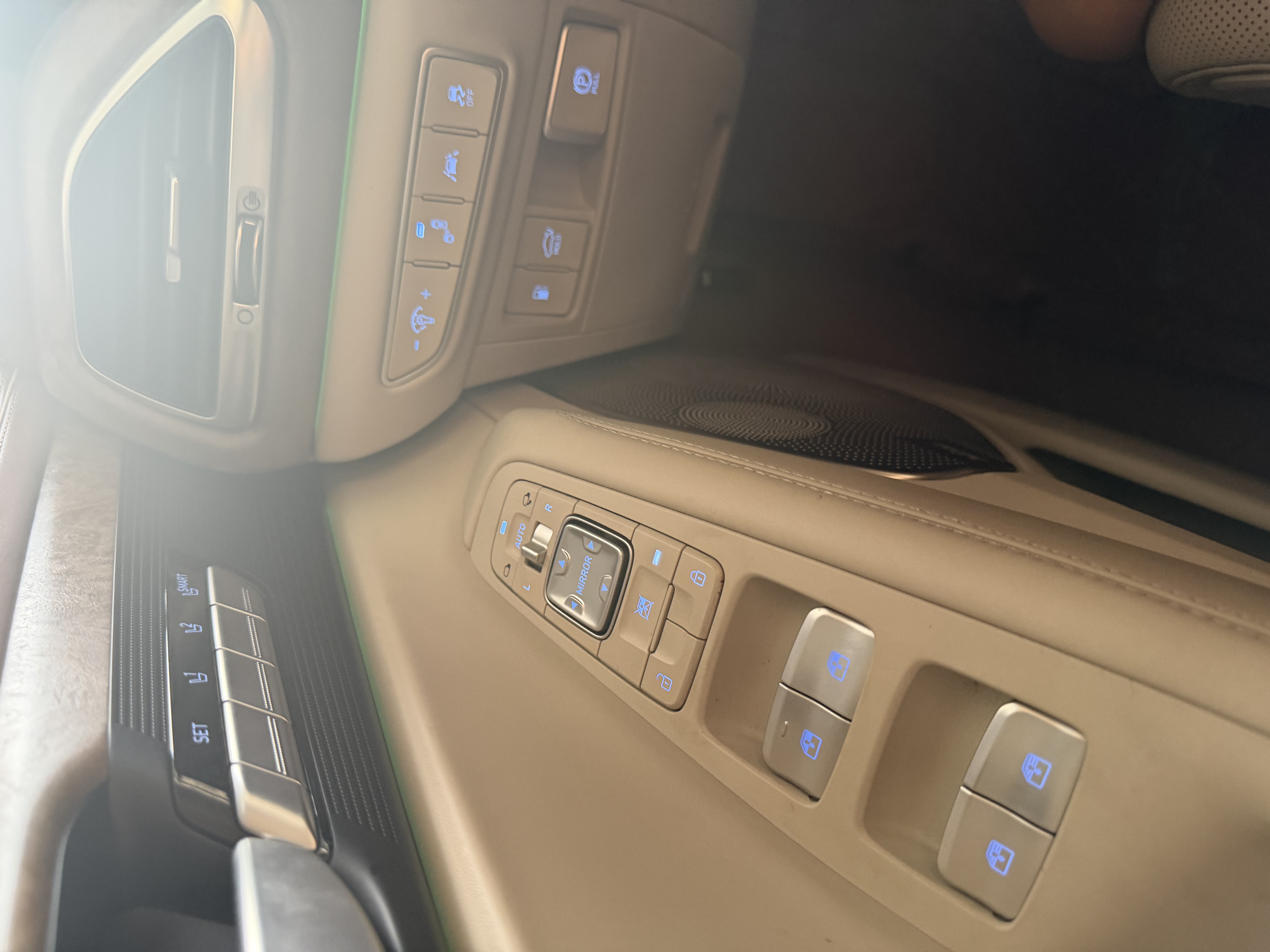 Used 2022 Genesis G90 3.3T Premium RWD image 13