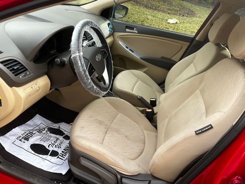 Used 2013 Hyundai Accent GLS w/ Premium Pkg image 13