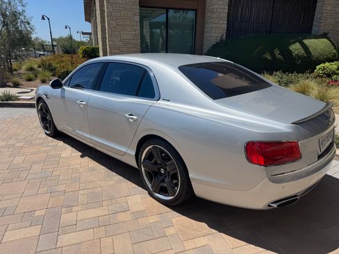 Used 2014 Bentley Flying Spur W12 image 2