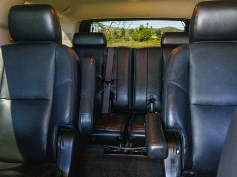 Used 2012 Cadillac Escalade ESV Luxury image 8