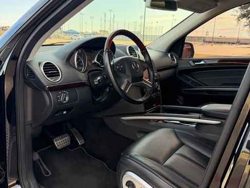 Used 2010 Mercedes-Benz GL 550 4MATIC image 12