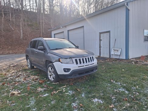 Used 2013 Jeep Compass Sport image 1