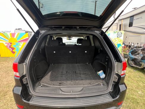 Used 2012 Jeep Grand Cherokee Laredo w/ Laredo E Group image 12