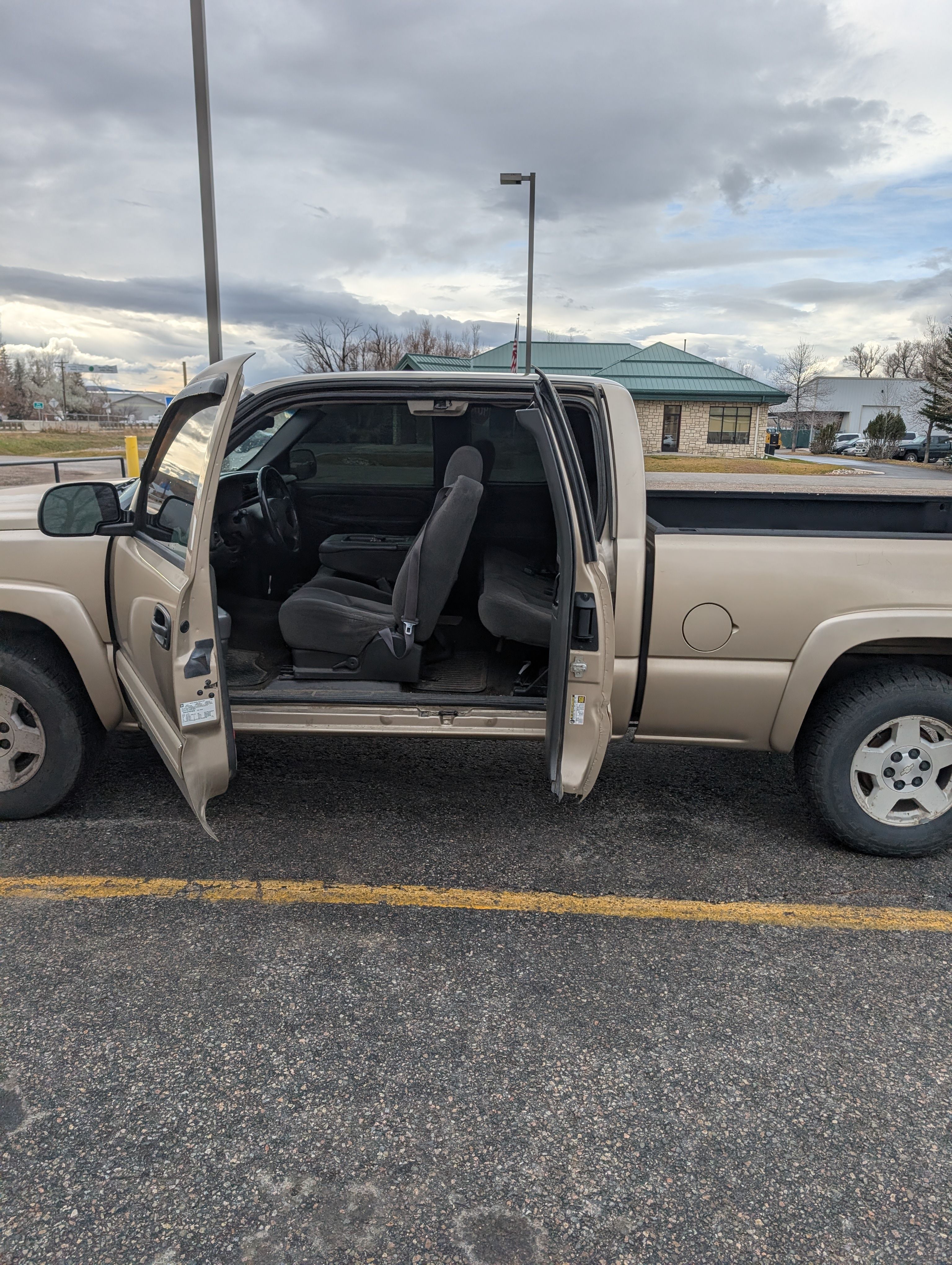Used 2005 Chevrolet Silverado 1500 LS w/ Light Duty Power Package AWD/4WD image 3