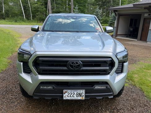 Used 2024 Toyota Tacoma SR5 AWD/4WD image 8