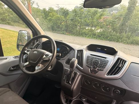 Used 2016 Ford Transit 350 XLT RWD image 5