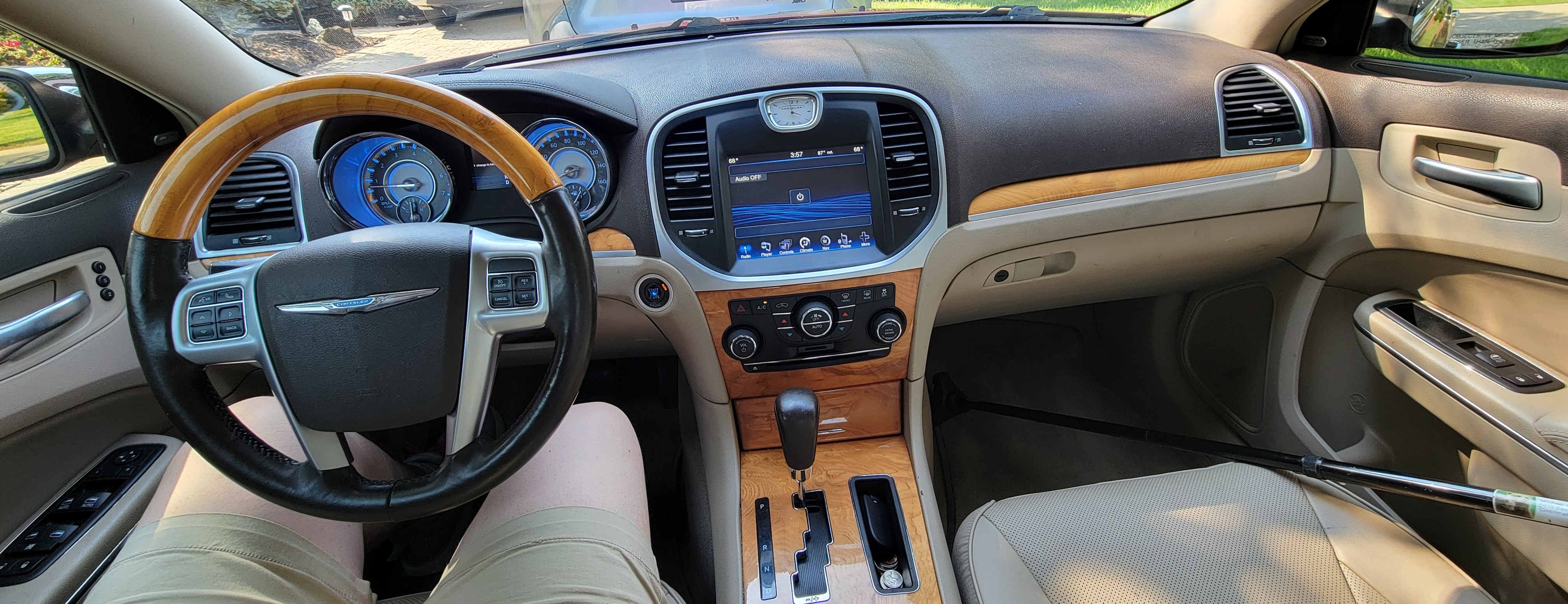 Used 2012 Chrysler 300 C RWD image 5
