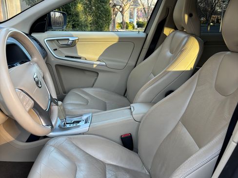 Used 2011 Volvo XC60 T6 image 11