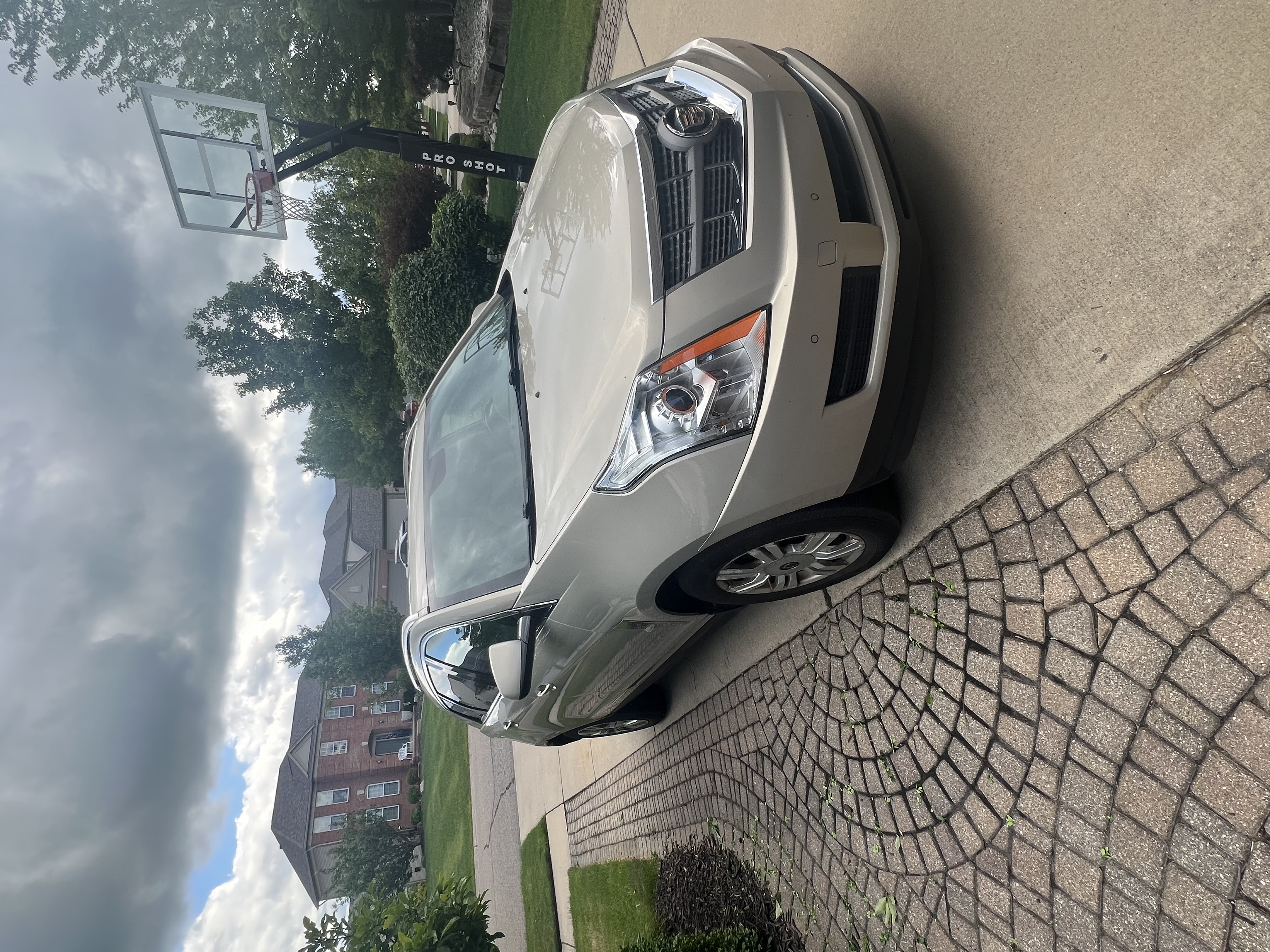 Used 2012 Cadillac SRX Luxury AWD/4WD image 4