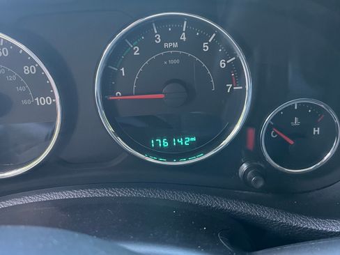 Used 2015 Jeep Wrangler Unlimited Rubicon AWD/4WD image 12