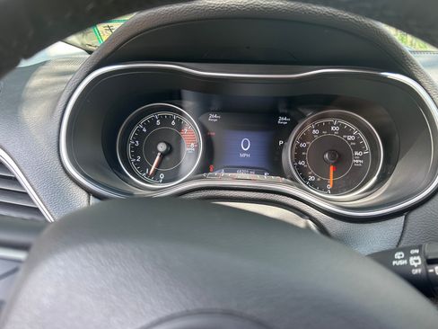 Used 2019 Jeep Cherokee Limited AWD/4WD image 13