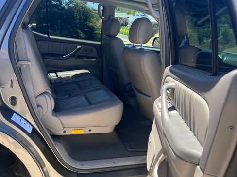 Used 2007 Toyota Sequoia Limited RWD image 12