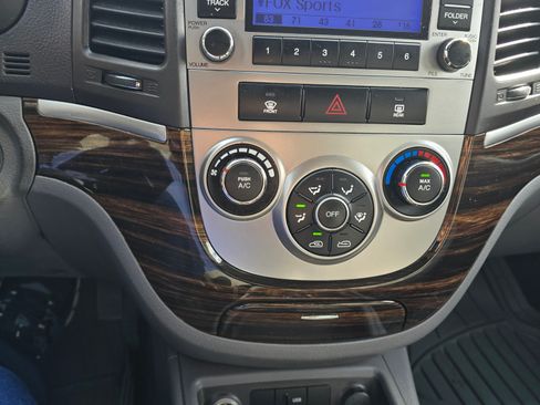 Used 2010 Hyundai Santa Fe GLS image 17