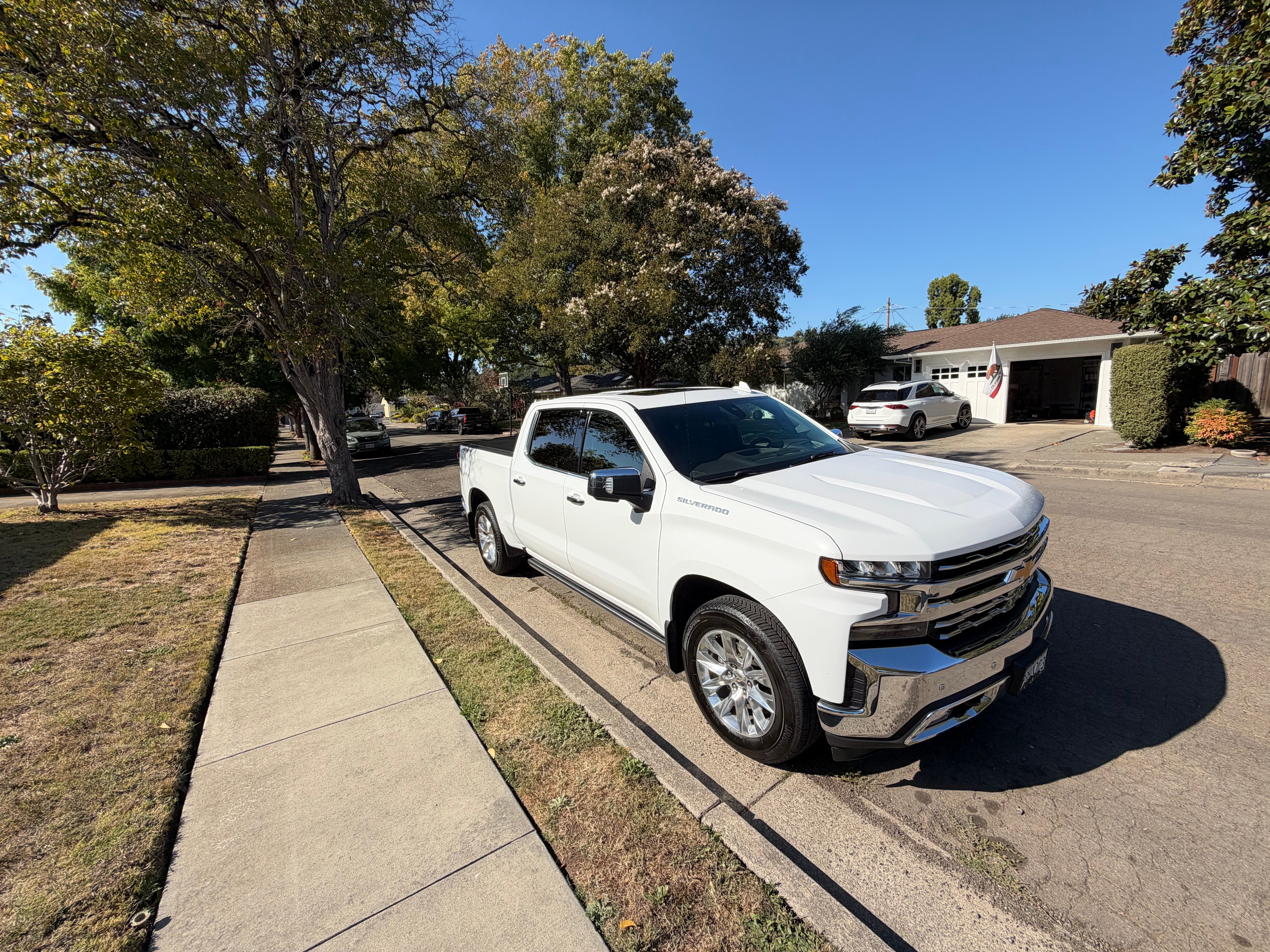 Used 2021 Chevrolet Silverado 1500 LTZ w/ LTZ Premium Package AWD/4WD image 19