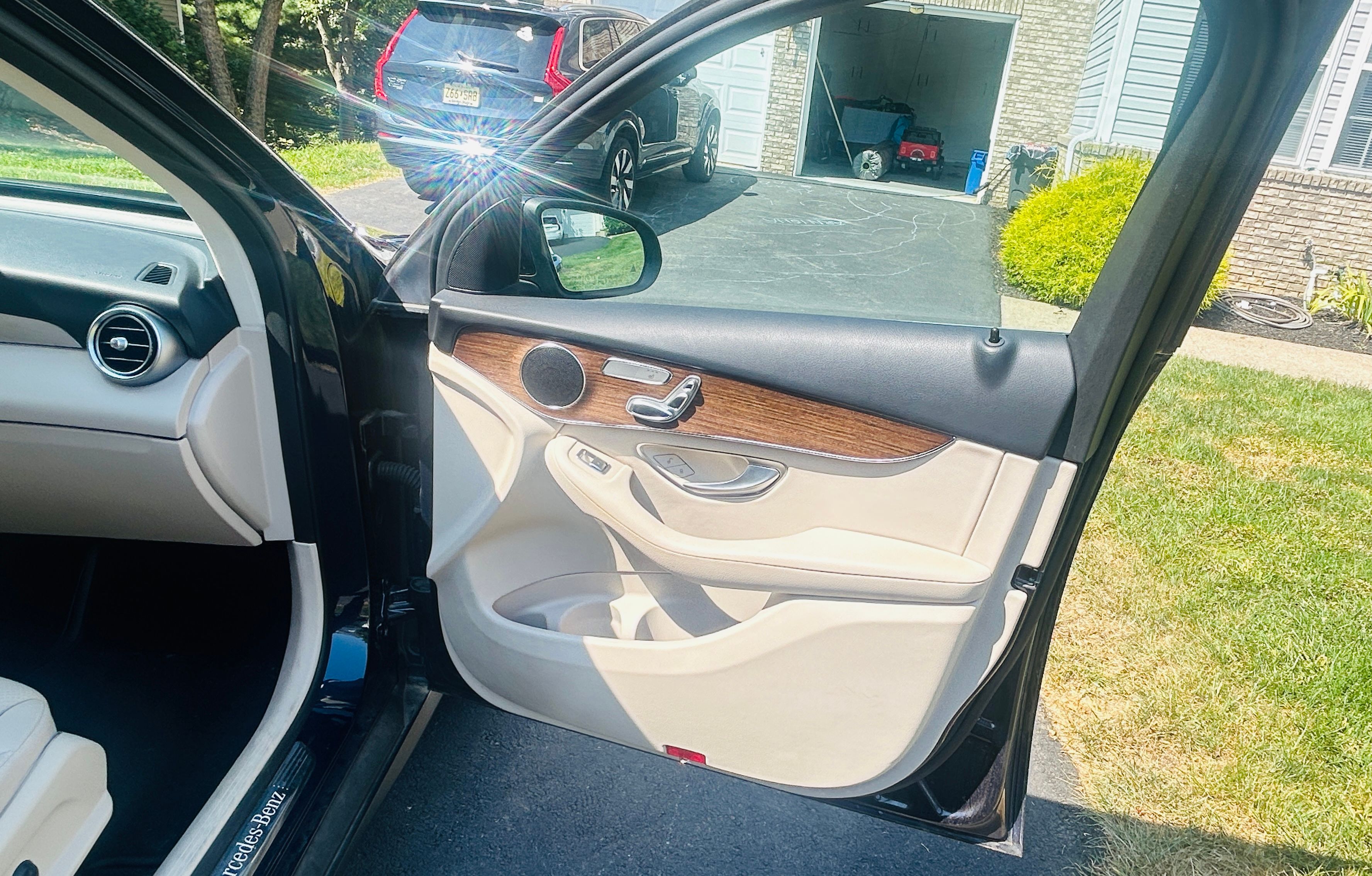 Used 2022 Mercedes-Benz GLC 300 4MATIC image 16