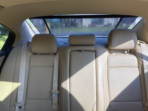 Used 2012 Hyundai Genesis 3.8 w/ Premium Pkg RWD image 8