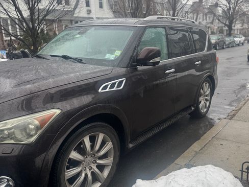 Used 2013 INFINITI QX56 4WD w/ Deluxe Touring Pkg image 5