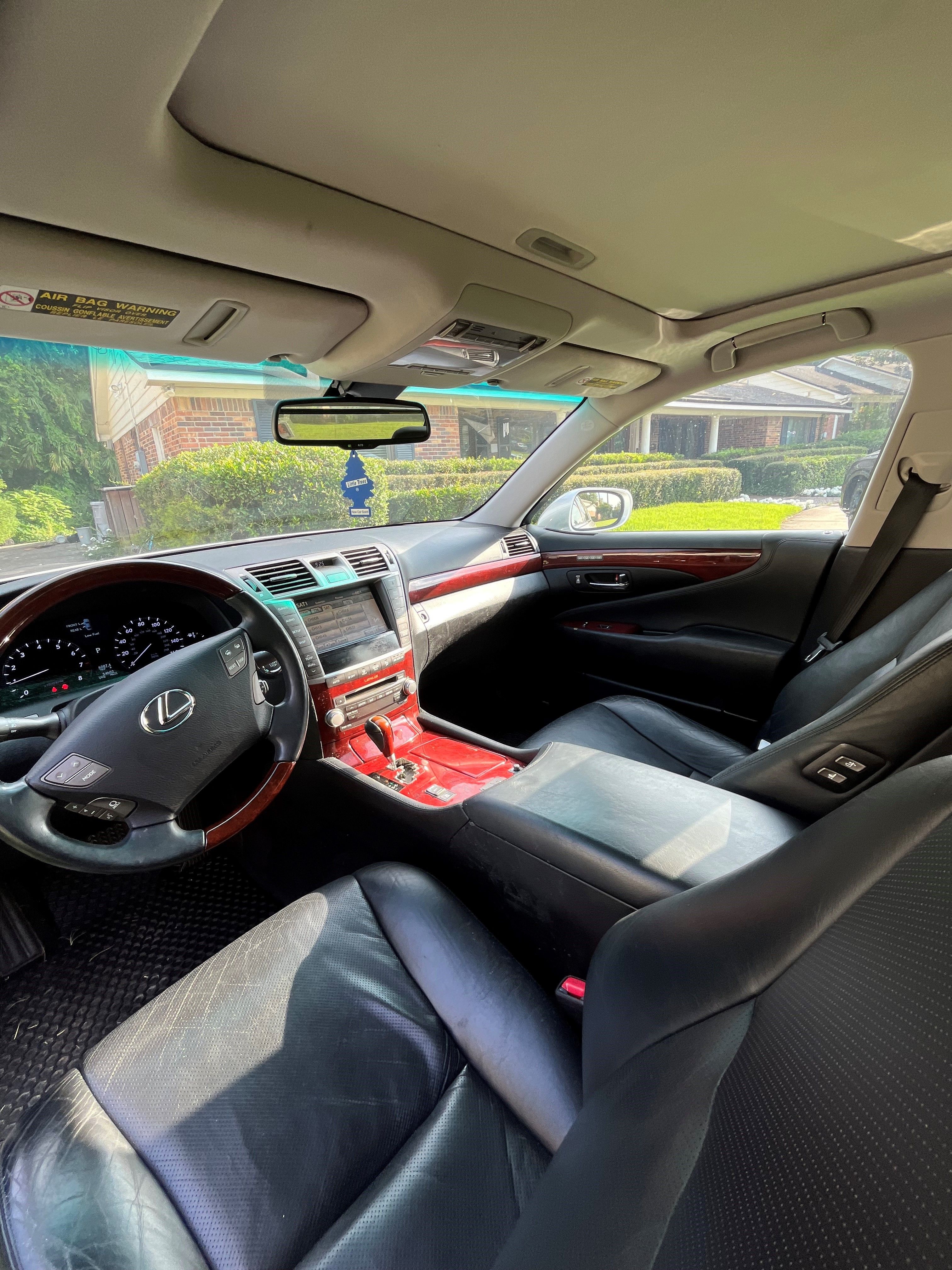 Used 2012 Lexus LS 460 w/ Comfort Pkg RWD image 2