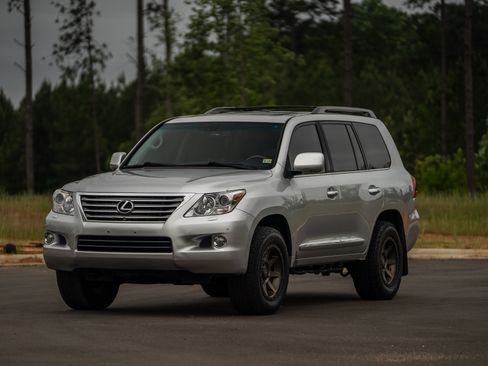 Used 2011 Lexus LX 570 4WD w/ Luxury Pkg image 13